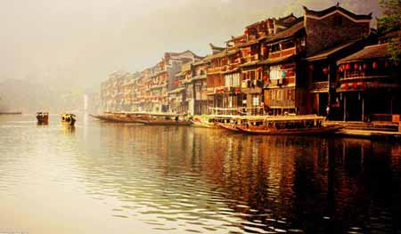 張家界國(guó)家森林公園、袁家界、天子山、大峽谷、玻璃橋、鳳凰古城兩晚三日游